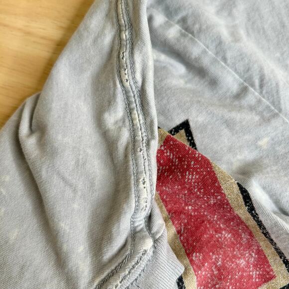 KISS Cartoon Graphic Light Gray Intentional White Splotches Band Tee Size M - Picture 5 of 5